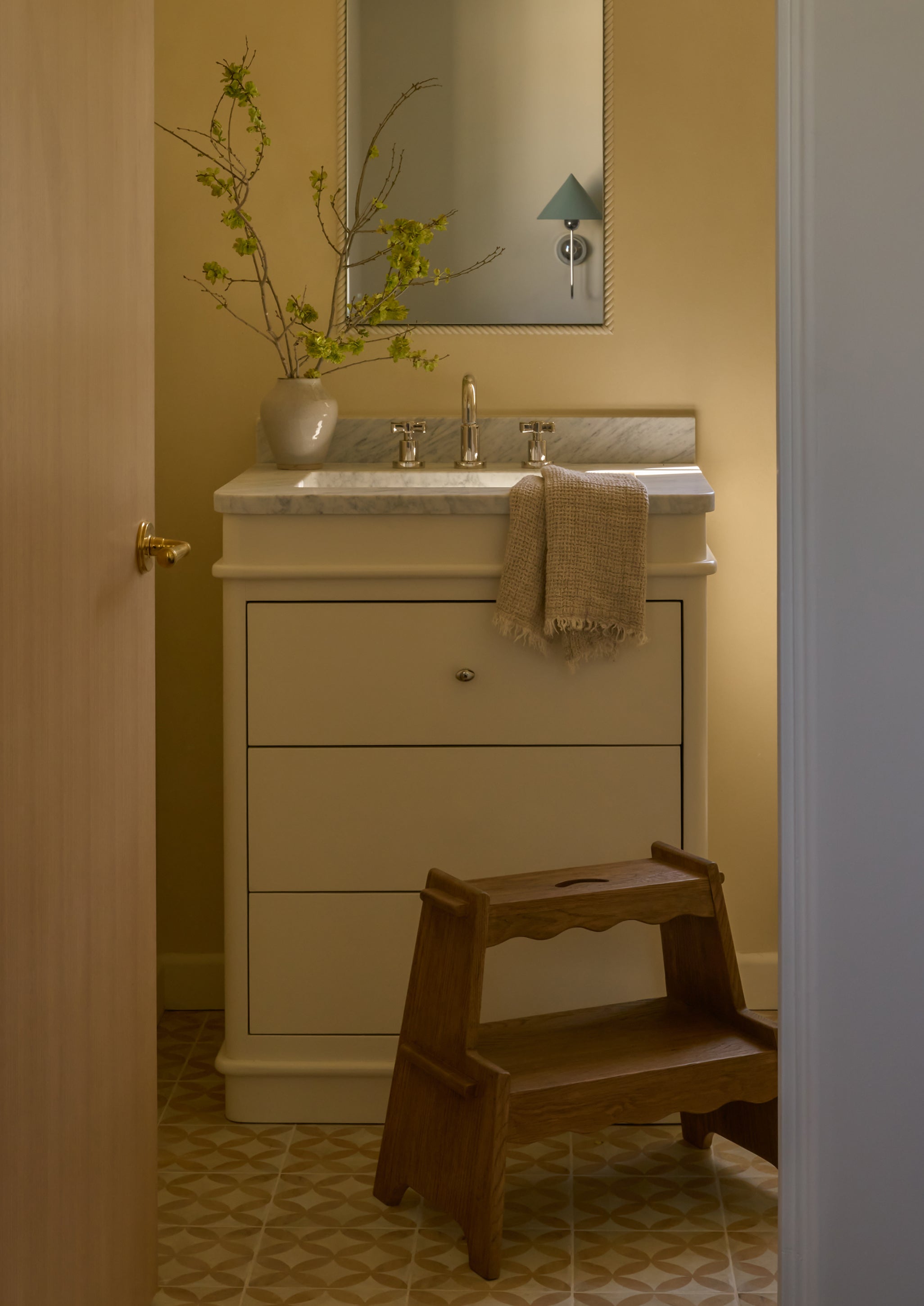 Margot Step Stool in Honey Oak – Hati Home